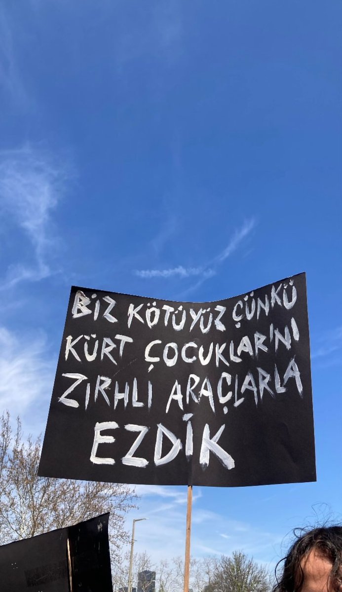 ShortNewws's tweet photo. 🟡 ODTÜ’de açılan ironik bir pankart. https://t.co/DVrbJXXt8v