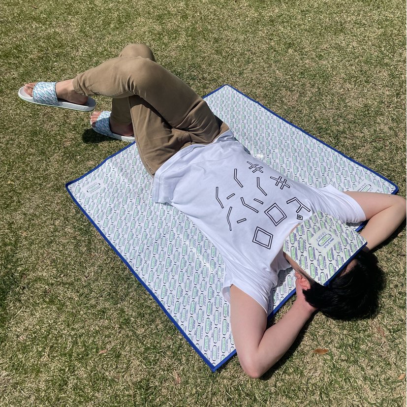 mgc_ageless's tweet photo. 中の人もピクニックしてきました。最高です。
ちなみにTシャツも裏コラボグッズ。
ピロロ キノリン キノン…？ https://t.co/tvlEqefk2N