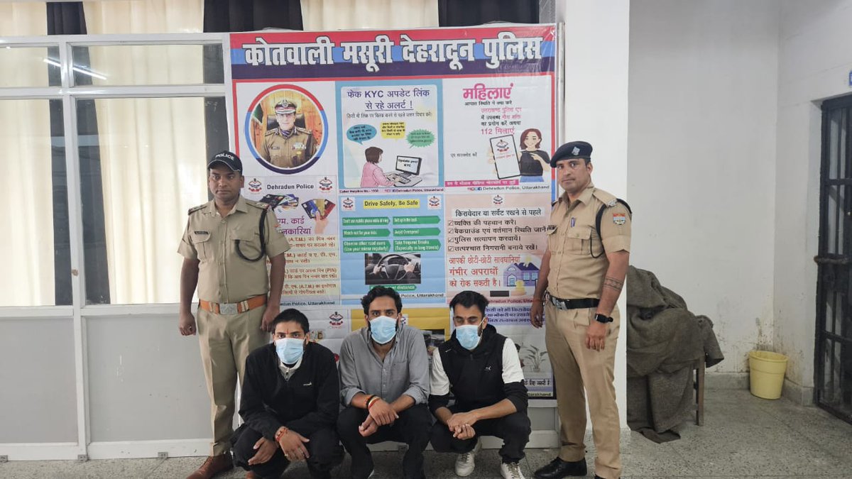 NasirKhuehami's tweet photo. Follow-up from Mussoorie, Uttarakhand:

Despite being arrested for assaulting Kashmiri shawl vendors, all three accused have been released. Shockingly, no FIR was lodged. A senior Uttarakhand Police official informed me that since they apologized, hence no case has been registered.

This soft-pedaling of hate sends a dangerous message. Sixteen terrified vendors have now returned to Kashmir  not because justice was served, but because justice was denied.

@RahulGandhi @vidyarthee @PreetiChoudhry @OmarAbdullah @nasirsogami @kaushikrj6 @zoo_bear @Nidhi @_YogendraYadav @_sayema @sushant_says @sardesairajdeep @svaradarajan @anishgawande @manojkjhadu @MuzamilJALEEL @alishan_jafri @RanaAyyub @betwasharma @samar11 @MahuaMoitra @sajadlone @BDUTT @sardesairajdeep @sagarikaghose @islahmufti @tehseenp @vijaita @RanaAyyub @khanumarfa @Nidhi  @ReallySwara @sagarikaghose @SagrikaKissu @anishgawande @supriya_sule @rautsanjay61 @milinddeora @mieknathshinde @ReallySwara @HMOIndia @Ashok_Kashmir @dhruv_rathee @khanumarfa @Junaid_Mattu 
@MehboobaMufti @DehradunPolice @uttarakhandcops