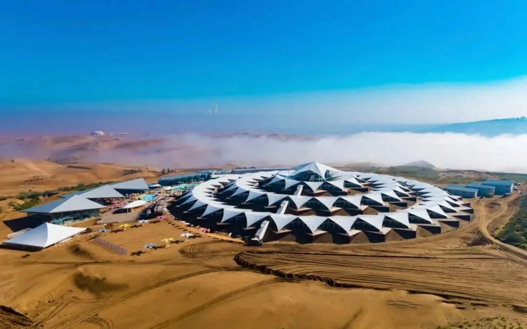 OrdosChina's tweet photo. 😍Escape the city buzz this #MayDay holiday!
✈️Head to Dalad Banner for a wild adventure – endless #deserts, juicy lamb feasts, vibrant culture, and thrilling desert sports await. Let nature and excitement ignite your holiday spirit. #TourOrdos https://t.co/dlOfaoPi5D