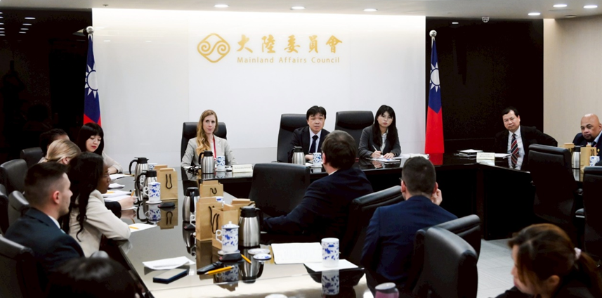 Dep. Min. Shen welcomed the International Symposium for Young Diplomats to democratic Taiwan🇹🇼. They exchanged views on current global situation &amp; Taiwan Strait, expressing hope for deeper cooperation to jointly become a positive force in the international community. 🌏🌟 #ISYD