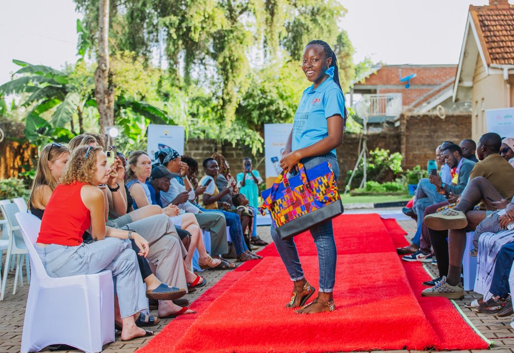 EinsteinRising's tweet image. The second walk on the #runway, showcasing a wide collection range of designer bags and accessories the young women have been able to craft with their own hands throughout the practical training of our @Skills4ChangeUG  program.

#Skills4ChangeFashionShow #FashionForACause