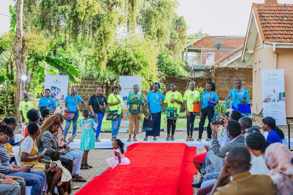 EinsteinRising's tweet image. The second walk on the #runway, showcasing a wide collection range of designer bags and accessories the young women have been able to craft with their own hands throughout the practical training of our @Skills4ChangeUG  program.

#Skills4ChangeFashionShow #FashionForACause