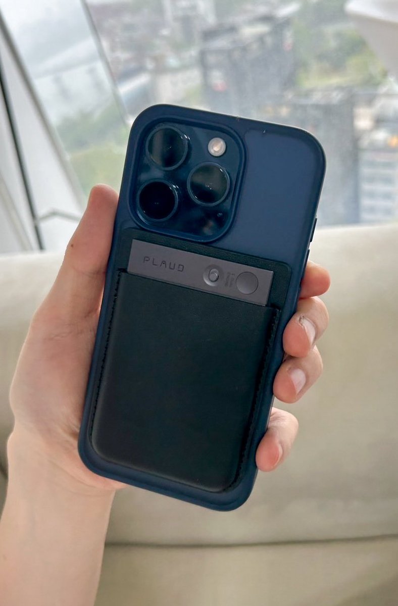 showheyohtaki's tweet image. 打ち合わせが多い経営者や営業マンに教えてあげたいんですが、@PLAUD_Japan が出してる #PLAUDNOTE というデバイスがとても便利です。

スマホにくっつけて持ち運べ、対面ミーティングでも急な電話でも、ボタンひとつで録音→文字起こし→要約まで可能◎…