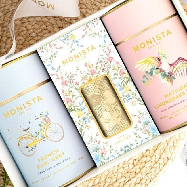 📦: @vonflamen 

Tuan Diluc, selamat ulang tahun. Saya harap anda menyukai teh yang saya kirimkan. Saya harap apapun yang anda harapkan, bisa segera terwujud. Jika saya datang ke Mondstadt, maukah anda menjadi pemandu saya? 

— Furina.