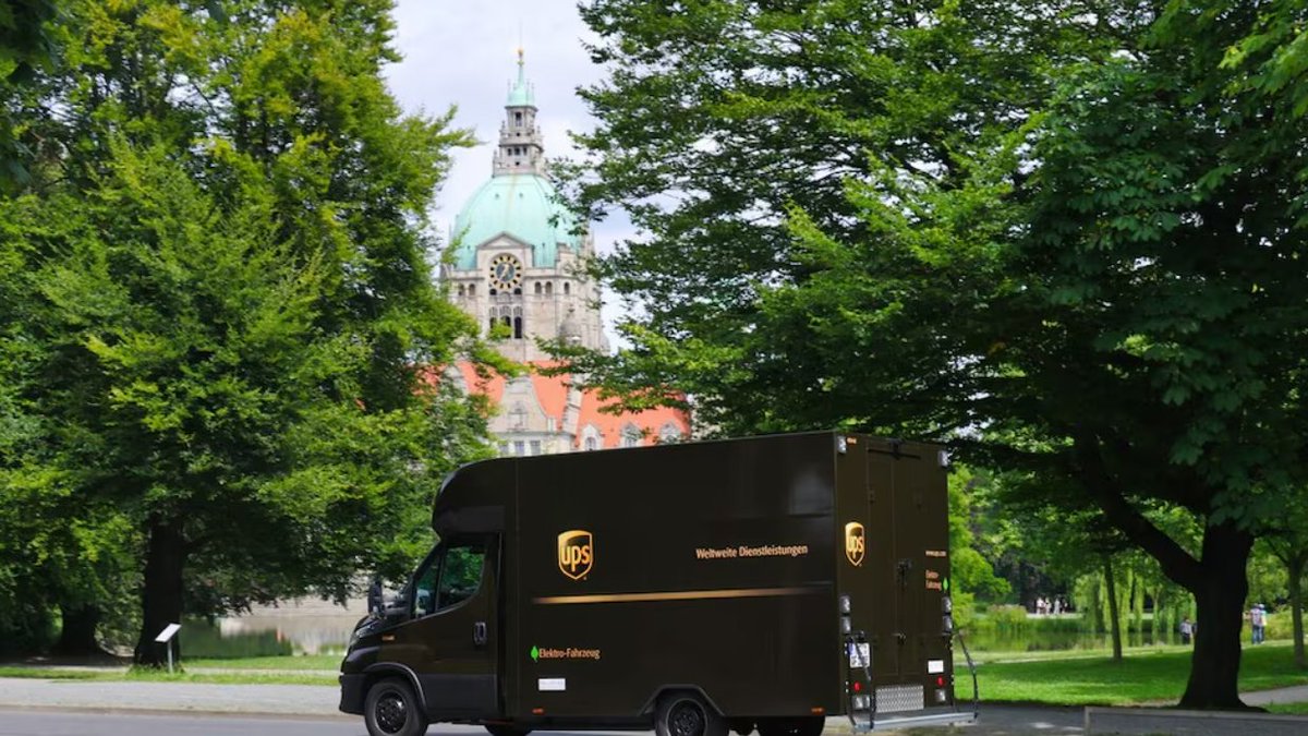 UPS_DE (@ups_de) on Twitter photo Der Grundgedanke von Logistik ist Effizienz. Wir bei UPS versuchen immer, die schnellsten Wege zu finden, um Ressourcen einzusparen – und damit letztlich auch CO2. Im Gespräch mit <a href="/focusonline/">FOCUS online</a> geben wir einen Einblick in das Thema E-Mobilität bei UPS: spr.ly/60132t57l Der Grundgedanke von Logistik ist Effizienz. Wir bei UPS versuchen immer, die schnellsten Wege zu finden, um Ressourcen einzusparen – und damit letztlich auch CO2. Im Gespräch mit <a href="/focusonline/">FOCUS online</a> geben wir einen Einblick in das Thema E-Mobilität bei UPS: spr.ly/60132t57l