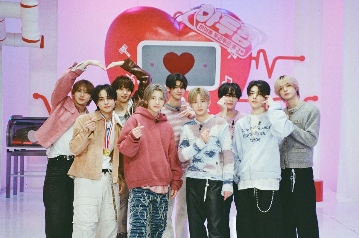 필름카메라로 기록한 4월의 추억📸 5월에도 쭈욱 엠투와 함께해요❣ #4월의엠투 #M2film #아두럽 #andTEAM #앤팀 <a href="/andTEAMofficial/">&TEAM OFFICIAL</a>