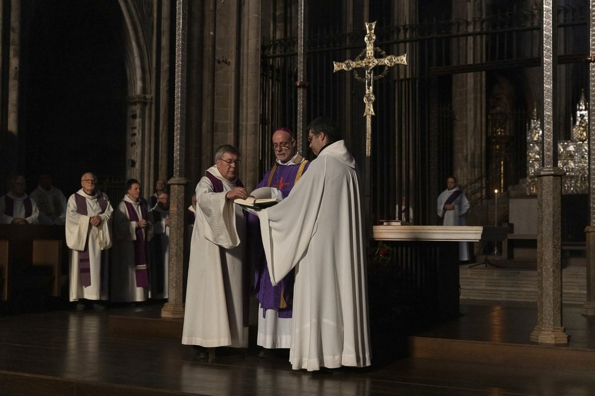 fra Octavi Vilà (@fraoctavi) on Twitter photo «El ministeri del papa Francesc ha estat vertaderament una alenada d’aire fresc». Dilluns vam recordar, inicialment a les fosques, el papa Francesc, en una missa a la <a href="/CatedralGirona/">Catedral de Girona</a>. Vam pregar per ell i pel futur de l'Església.
Fotografies: Àngel Almazan «El ministeri del papa Francesc ha estat vertaderament una alenada d’aire fresc». Dilluns vam recordar, inicialment a les fosques, el papa Francesc, en una missa a la <a href="/CatedralGirona/">Catedral de Girona</a>. Vam pregar per ell i pel futur de l'Església.
Fotografies: Àngel Almazan