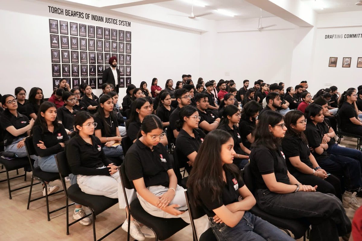 29/04/25
Director CDTI Chandigarh, Ms. Rani Bindu, IPS, IG, held an interaction with   120 law students  and the faculty members of Chitkara Law school and sensitized them about New Criminal Laws. <a href="/BPRDIndia/">Bureau of Police Research & Development</a> <a href="/CDTIGHAZIABAD/">CDTI GHAZIABAD</a> <a href="/CDTIJaipurRj/">CDTIjaipur</a> <a href="/bprdcdtihyd/">CDTI HYDERABAD</a>