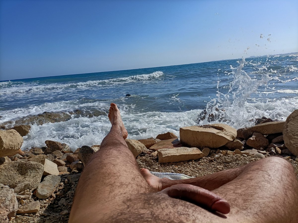 NudismSpain's tweet photo. Buenos días desde la playa 🏖️🌞

#nudismo #playa https://t.co/WhvvHMQgQ0