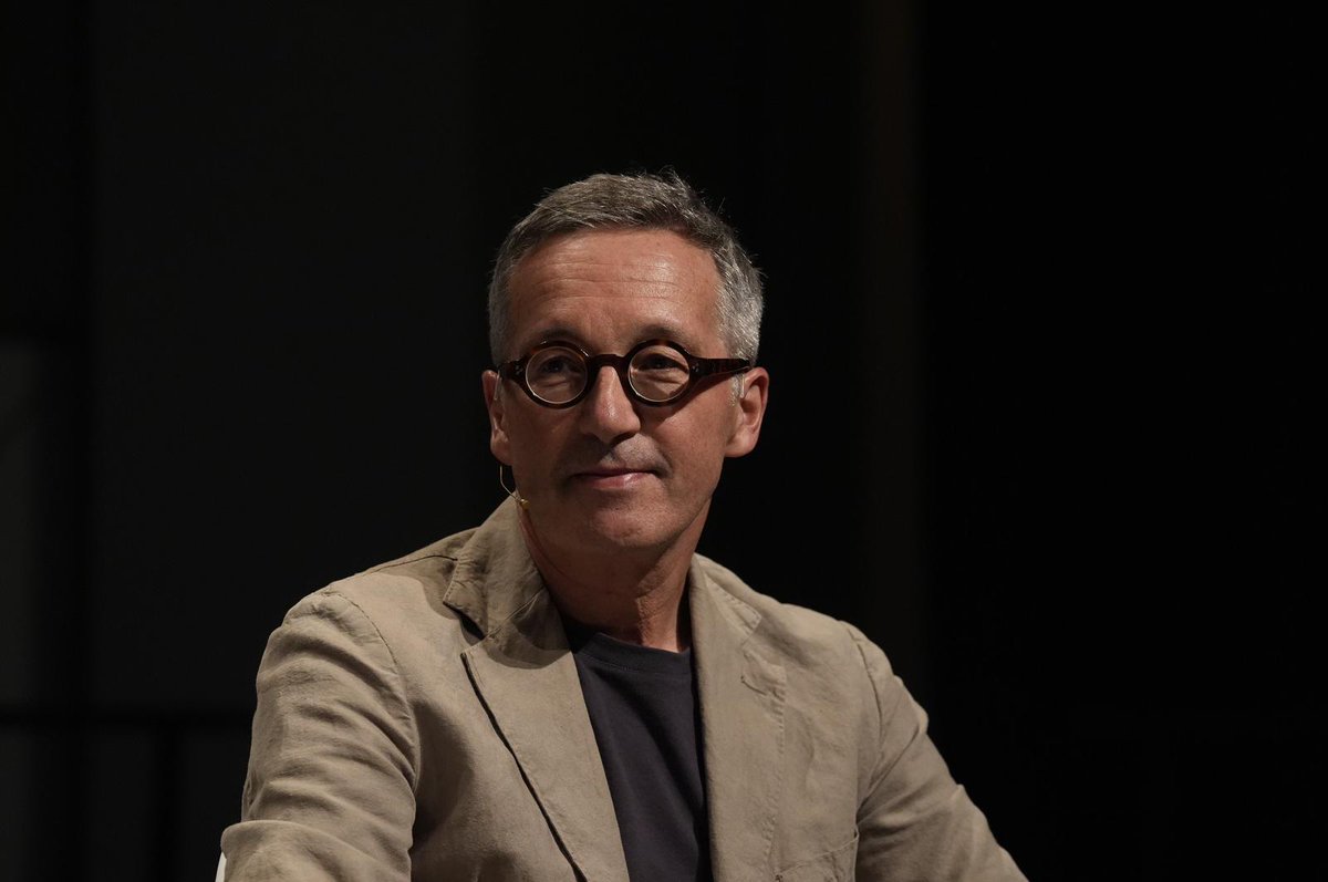 ¿Cómo defendemos la democracia en una era gobernada por datos y algoritmos? 🤖

@JoseMLassalle: “El algoritmo concentra demasiado poder en un capitalismo sin regular reglas, pero con toda la plusvalía de nuestros datos.”

🎥 acortar.link/wtMNLW