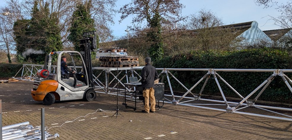EasiBridge's tweet image. Game-changing innovation;
EB100: “Bridge-in-a-Plank”
MLC40 bridges in 2m, 15kg elements
Transportable in light-trailers
Supported by @DASAccelerator
#Easibridge #GetOverIt
@thinkdefence