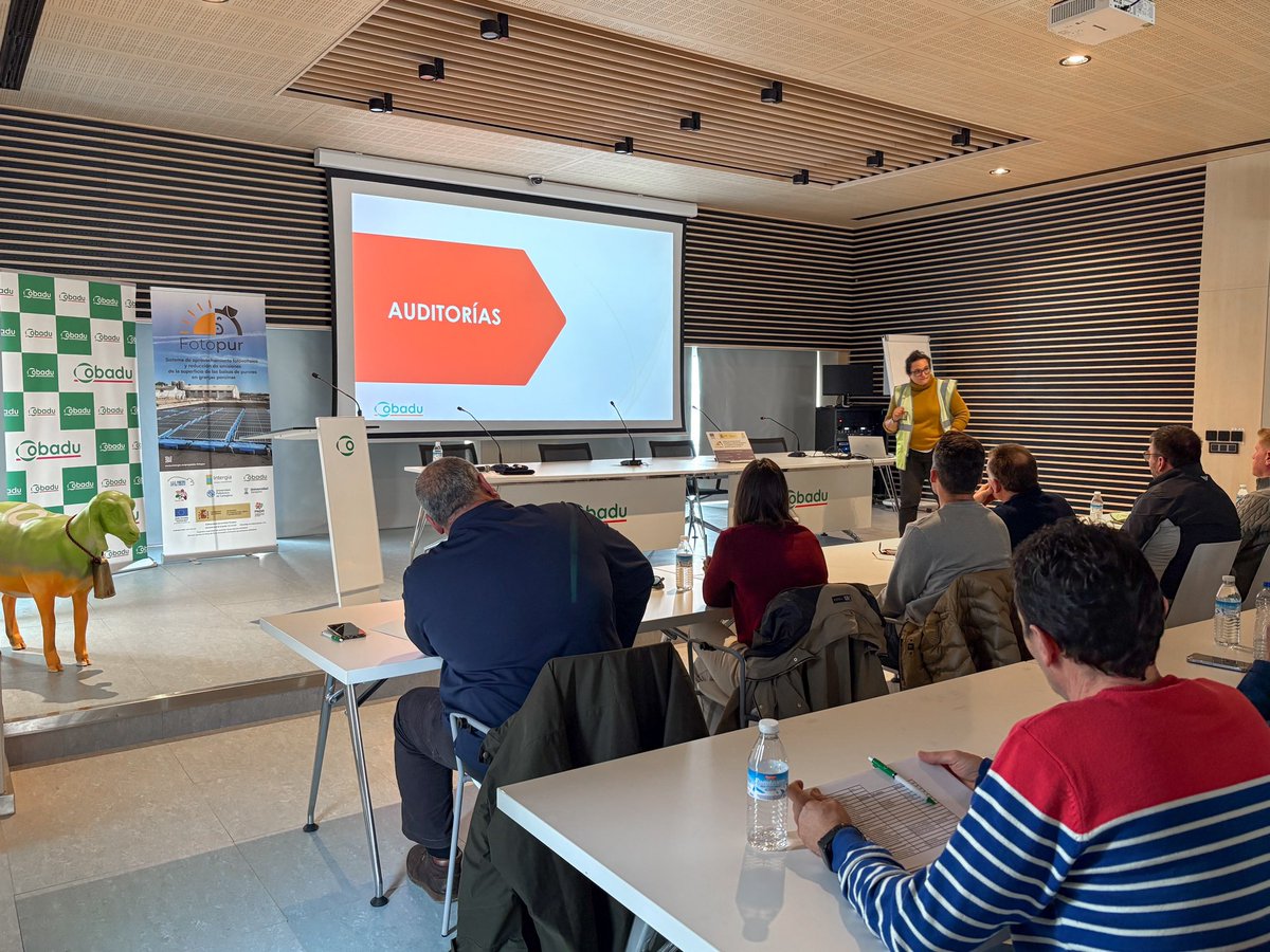 ☀️🐷 ¡Ya está en marcha #FOTOPUR! 

Presentamos en <a href="/cobadu_coop/">Cobadu</a> este innovador proyecto para reducir emisiones en granjas porcinas 🐽 y generar energía solar desde las balsas de purines.

🌱 Sostenibilidad, innovación y energía renovable para el sector porcino.