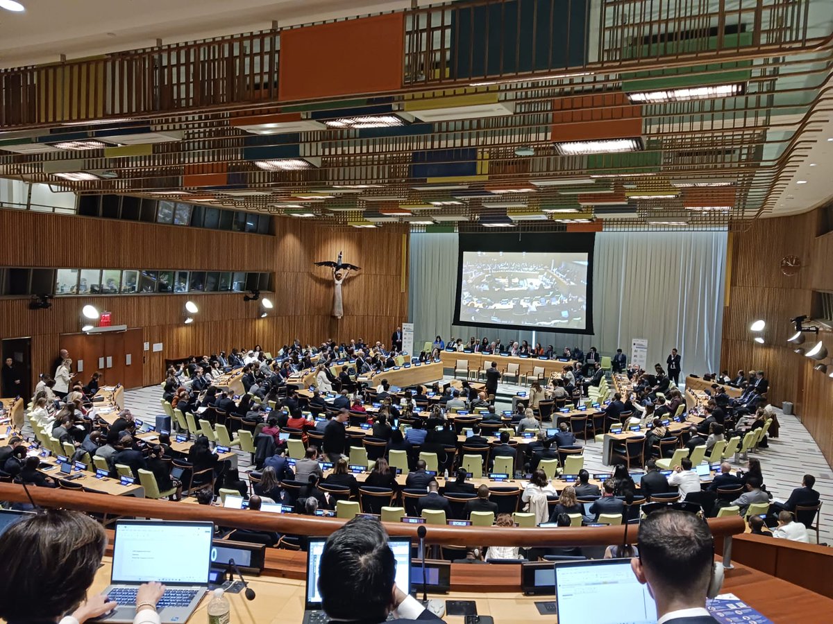 Eurodad (@eurodad) on Twitter photo ❗️#FfD4 is the only space w/ the potential to bring fairness & justice into global economic governance.
We handed <a href="/JozefSikela/">Jozef Síkela</a> a letter signed by 264 orgs & individuals calling for the #EU to commit to transformative financial architecture #reform ow.ly/BJp450VJybw ❗️#FfD4 is the only space w/ the potential to bring fairness & justice into global economic governance.
We handed <a href="/JozefSikela/">Jozef Síkela</a> a letter signed by 264 orgs & individuals calling for the #EU to commit to transformative financial architecture #reform ow.ly/BJp450VJybw