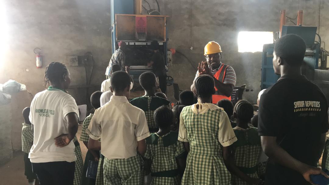 Jdslrecycling's tweet photo. The pupils learned about the recycling process through guided tours and fun, interactive sessions. They explored how waste materials are sorted, processed, and transformed into reusable items. https://t.co/q3uC3HsHrk