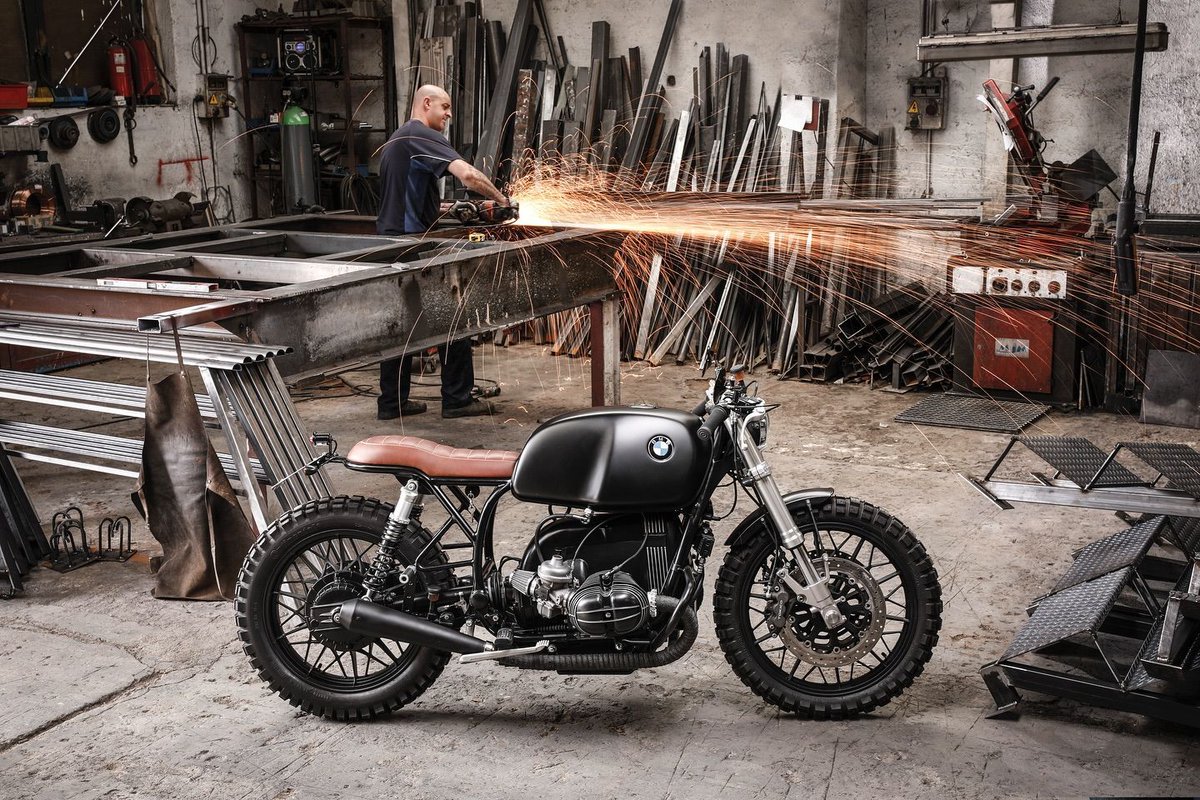 CafeRacerDreams's tweet photo. 9️⃣8️⃣🔥
https://t.co/Th4upDzCXT
#CRD98 #caferacerdreams #BMWcaferacer #caferacer #welovewhatwedo #shippingworldwide✈️🌍 https://t.co/T1OzWBNMZ4