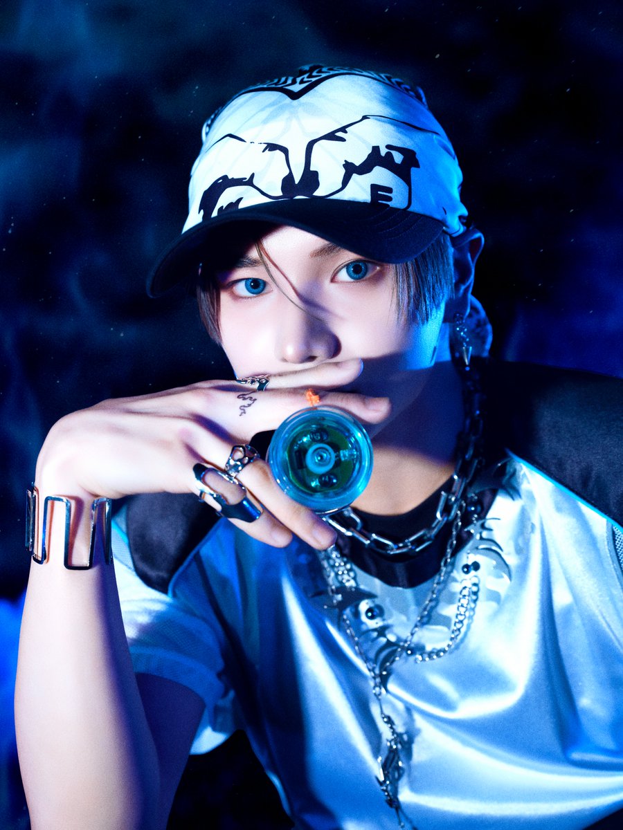 aoen] Debut Single「青い太陽 (The Blue Sun)」 Concept Photo