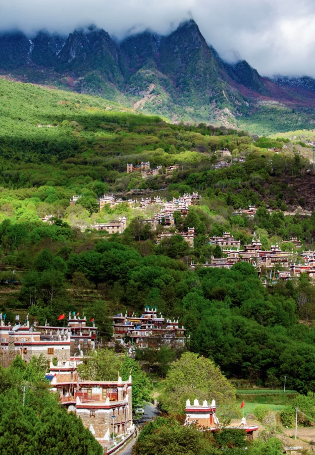 GanziChina's tweet image. Ganzi Road Trip: May Day Special 
Eighth stop: Xinduqiao 
Must-dos:
Yuzixi: See Gongga + Yala + Siguniang Mtns at sunset 
Tagong Grassland: Camping + rolling  
Jaju Tibetan Village: Culture vibes
Plus: Moshi Park, Moon Lake, Jagenba &amp;amp; more!
#Ganzi #Travel #China #Holiday #MayDay