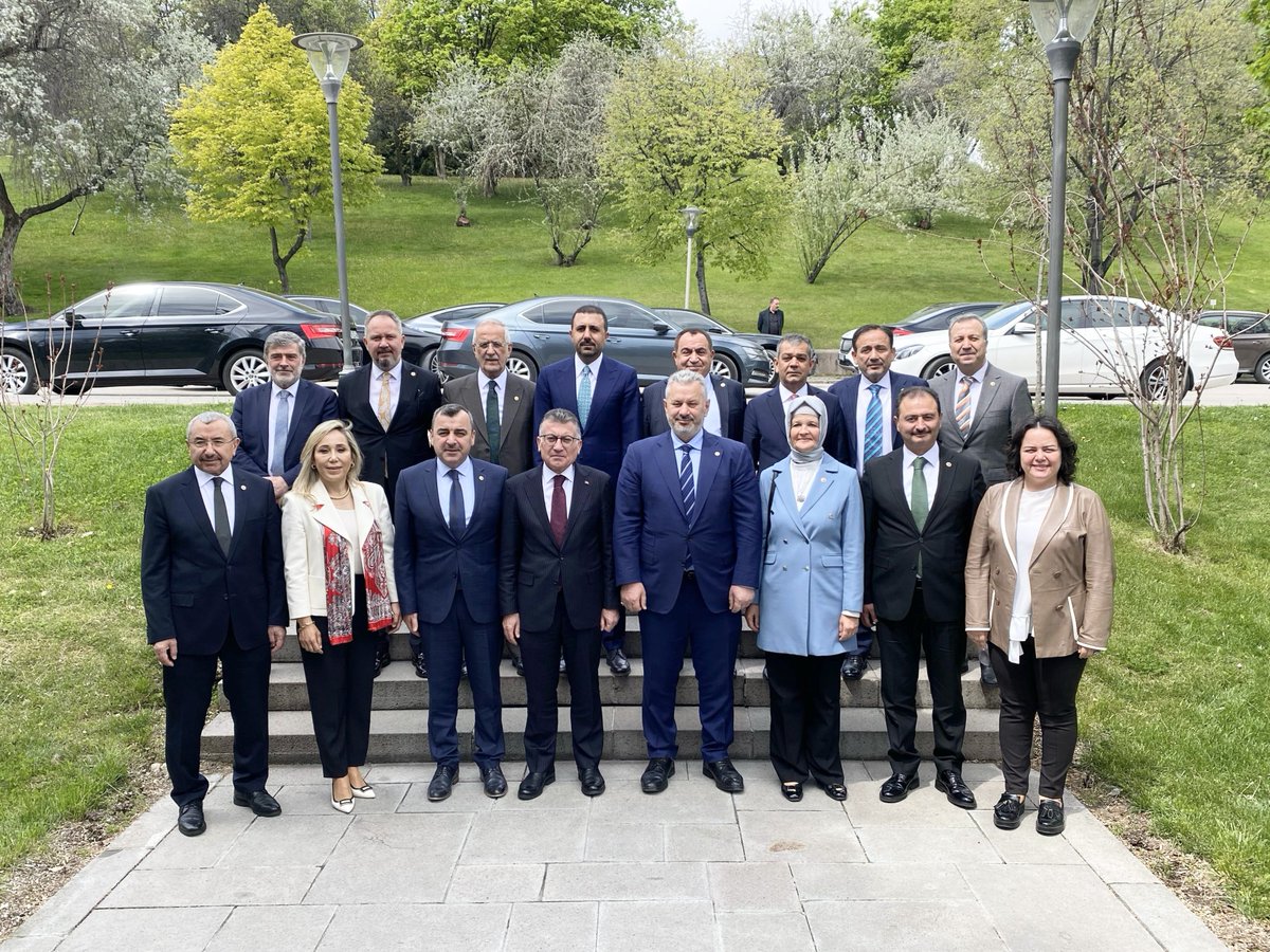 AK Parti Grup Başkanımız Sayın Abdullah Güler, Grup Başkan Vekilimiz Sayın Bahadır Yenişehirlioğlu ve kıymetli milletvekili arkadaşlarımızla bir araya gelerek gündeme dair kapsamlı istişarelerde bulunduk.

Milletimizin beklentileri doğrultusunda, ortak akılla ve güçlü bir