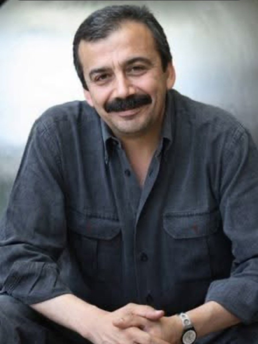 Tu navê aştiyê bû, em bi hêvîdarin tu baş bibî.
#SırrıSüreyyaÖnder