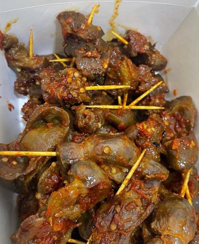 Hello Champs 🤩 
This pack of goodies could be yours🤩😉

#AprilDump #smallchops #corperateevent