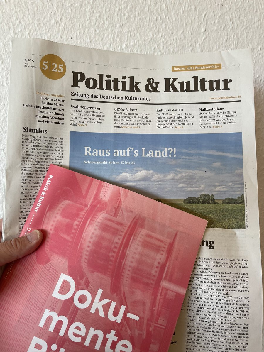 Olaf Zimmermann (@olaf_zimmermann) on Twitter photo Schon da! Die neue Politik & Kultur <a href="/pukzeitung/">Politik & Kultur</a>, mit einem dicken Dossier zur Arbeit des <a href="/BundesarchivD/">Das Bundesarchiv</a> ist schon aus der Druckerei gekommen. Ist super geworden, danke an alle Autorinnen + Autoren und die Redaktionskollegen: politikkultur.de Schon da! Die neue Politik & Kultur <a href="/pukzeitung/">Politik & Kultur</a>, mit einem dicken Dossier zur Arbeit des <a href="/BundesarchivD/">Das Bundesarchiv</a> ist schon aus der Druckerei gekommen. Ist super geworden, danke an alle Autorinnen + Autoren und die Redaktionskollegen: politikkultur.de