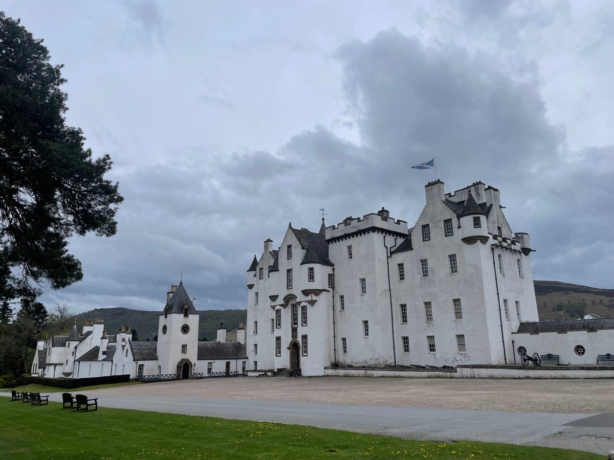 Historic_Houses's tweet photo. On Monday, our Director of Policy @SarahRoller8 enjoyed talking to students from @sgsah at @Blair_Castle about historic houses in the 21st century, and the ways in which policy helps (or hinders!) their survival. An excellent day #LoveHeritage🏴󠁧󠁢󠁳󠁣󠁴󠁿🏰 https://t.co/wSsmsIcDcP