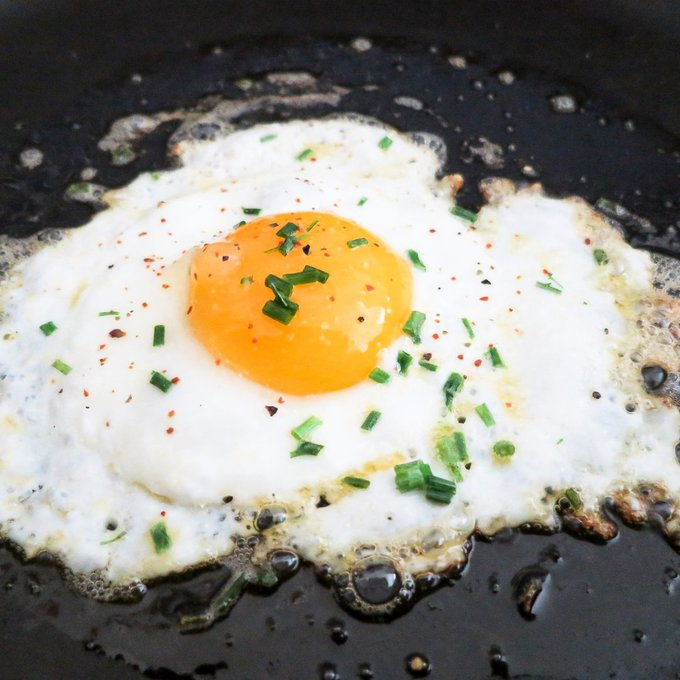 HarmonyHaven_1's tweet photo. You've been lied to.

Doctors don't care if you're healthy.

They want you to be sick, fat and stressed.

These are the 14 nutrition myths that have been forced upon you: 🧵

Myth 1: Eggs increase cholesterol. https://t.co/wx0msgaA3w