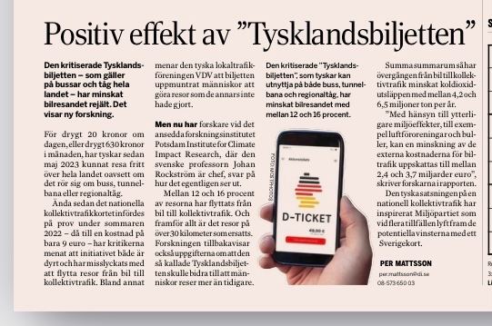 livbeckstrom's tweet image. Succé!
Den billiga Tysklandsbiljetten som gäller på bussar och tåg i hela landet för priset 630 kr i månaden har minskat bilresandet rejält &amp;amp; koldioxidutsläppen med mellan 4,2 och 6,2 miljoner ton per år. 
Tvärtemot vad man befarat.
Bra #klimatpol med andra ord!
@dagensindustri