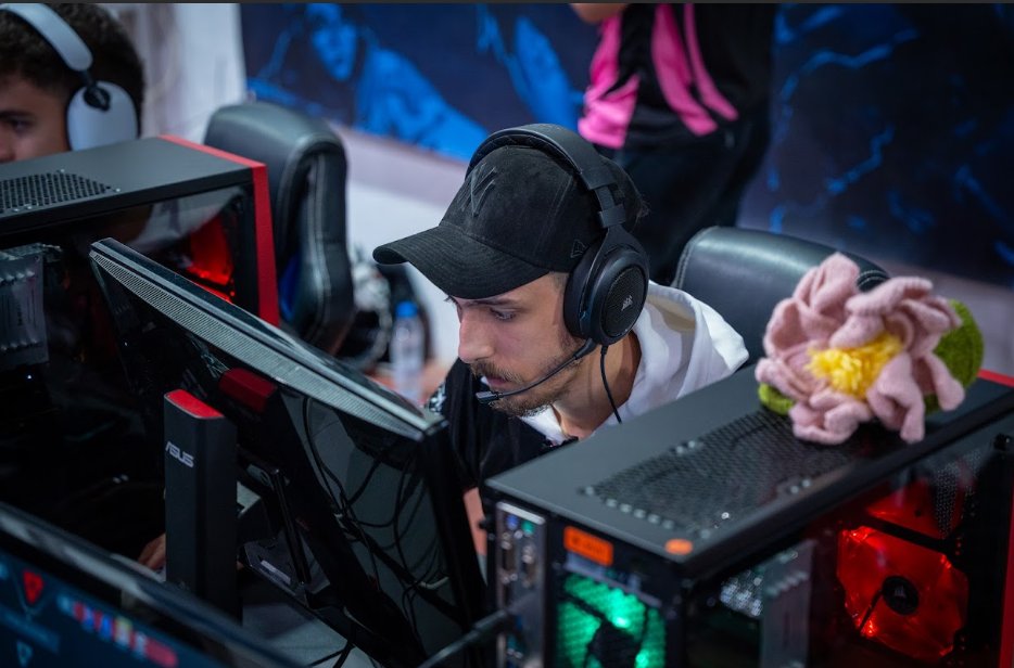 Debido a problemas en el roster de <a href="/LotusKnights/">Lotus Knights: ZERO</a> , y tras la decisión del staff <a href="/ImTormoZz/">TormoZz</a> . Vuelvo a estar LFT, han decidido benchear por malo y jugará el coach con 100% de winrate. Creo que esta decisión es merecida, muchas gracias.