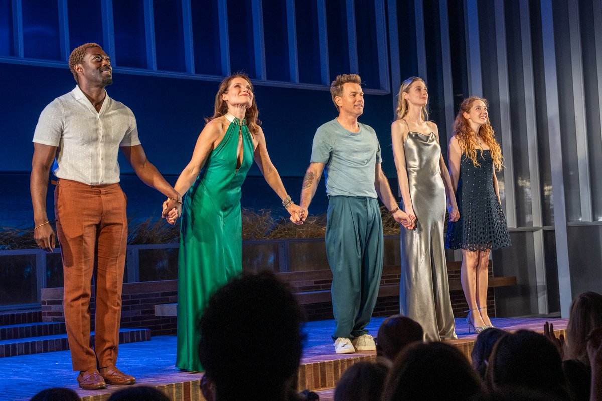 My Master Builder (@mmbtheplay) on Twitter photo Thank you all for coming out to mark this very special Opening Night.
Cheers, and party on!
#MyMasterBuilder
📸 <a href="/CraigSugden/">Craig Sugden</a> Thank you all for coming out to mark this very special Opening Night.
Cheers, and party on!
#MyMasterBuilder
📸 <a href="/CraigSugden/">Craig Sugden</a>