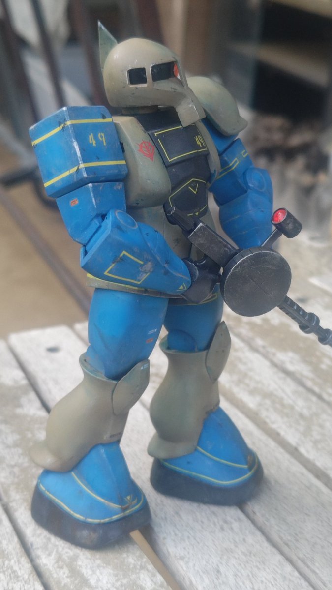 foxcloud2011's tweet image. #ガンプラ　#旧キット　#昭和100年

1/100リアルタイプ旧ザク完成！
改修箇所は頭、肩幅、手首あとはキットのまま。
テーマは昭和のガンプラ。
やってみたら想像以上に昭和になりましたw
まあ作ってるおっさんの少年期なんで、というかそれしか出来ないんですね🤣
おかげですごく楽しんで作れました😆