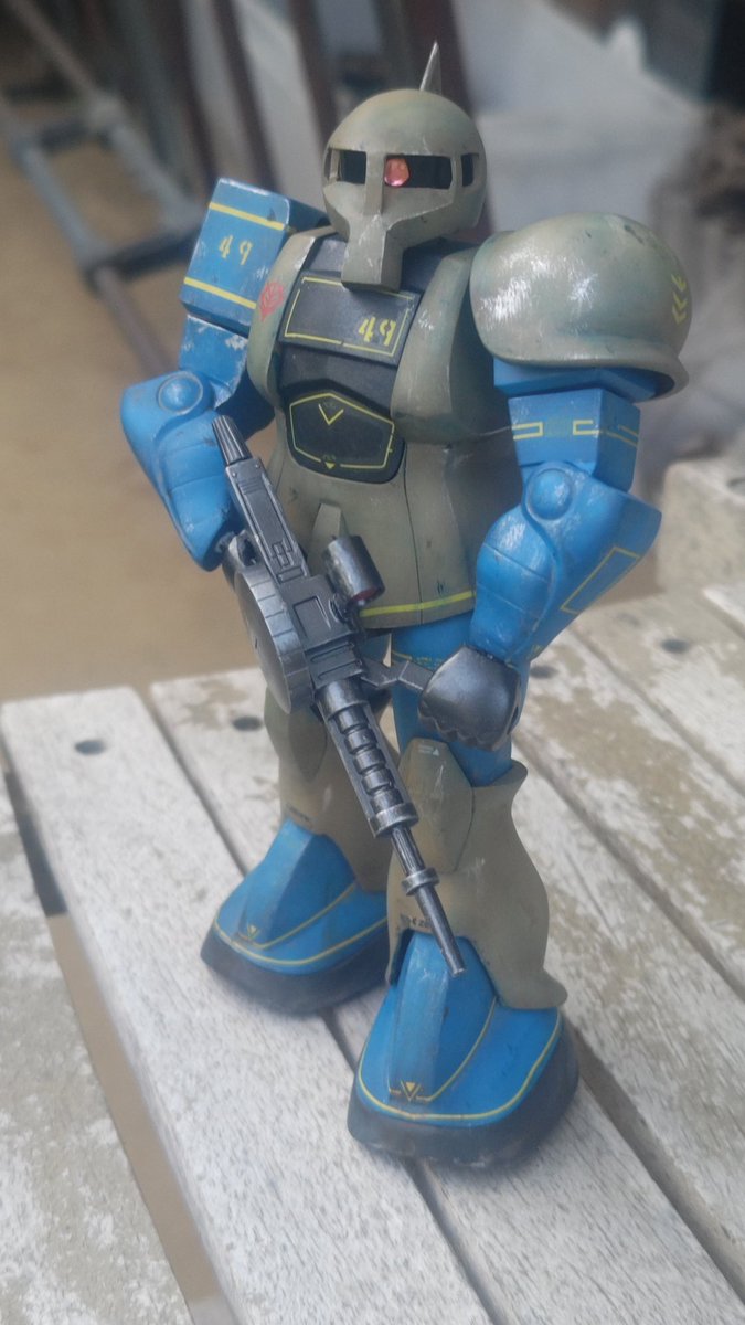 foxcloud2011's tweet image. #ガンプラ　#旧キット　#昭和100年

1/100リアルタイプ旧ザク完成！
改修箇所は頭、肩幅、手首あとはキットのまま。
テーマは昭和のガンプラ。
やってみたら想像以上に昭和になりましたw
まあ作ってるおっさんの少年期なんで、というかそれしか出来ないんですね🤣
おかげですごく楽しんで作れました😆
