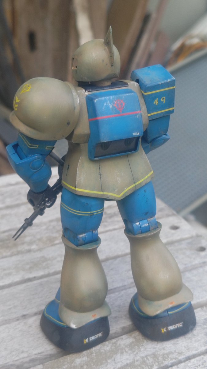 foxcloud2011's tweet image. #ガンプラ　#旧キット　#昭和100年

1/100リアルタイプ旧ザク完成！
改修箇所は頭、肩幅、手首あとはキットのまま。
テーマは昭和のガンプラ。
やってみたら想像以上に昭和になりましたw
まあ作ってるおっさんの少年期なんで、というかそれしか出来ないんですね🤣
おかげですごく楽しんで作れました😆