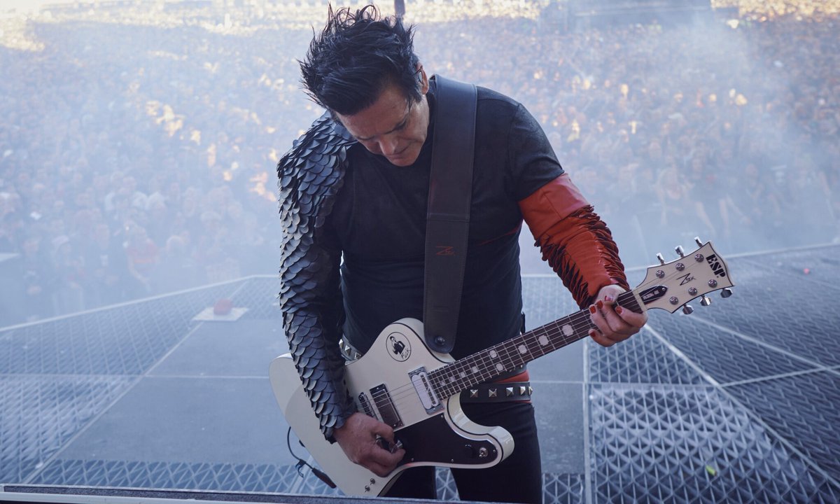 Richard Kruspe gives an update about #Rammstein and the upcoming Rammstein live DVD: "We've been working on a live DVD that we recorded in Mexico for 2years. It's coming out soon, and we're currently mixing it."

Full interview + translation: facebook.com/photo/?fbid=11…