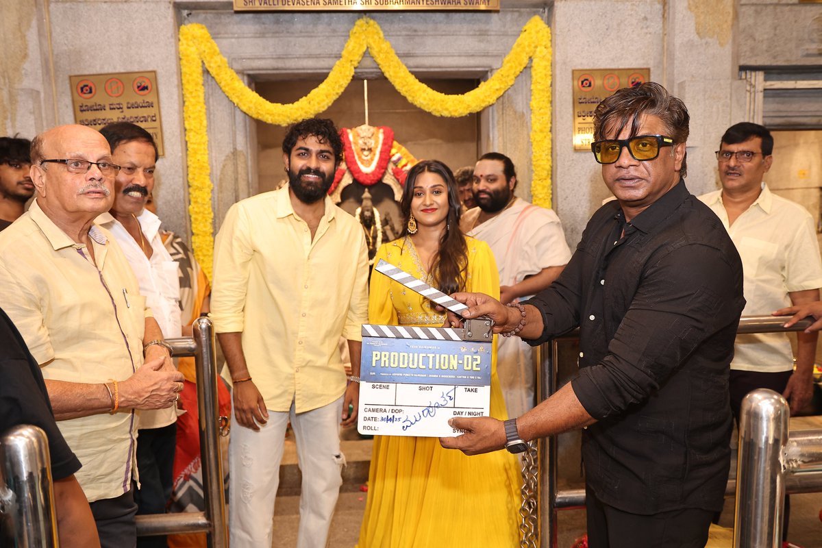 KRG_Studios's tweet photo. ನಮ್ಮ ಮುಂದಿನ ಚಿತ್ರದ ಪೂಜೆ ಇಂದು ಅಕ್ಷಯ ತೃತೀಯ ಶುಭದಿನದಂದು ನೆರವೇರಿತು! 🤩
ಎಂದಿನಂತೆ ನಿಮ್ಮ ಹಾರೈಕೆಗಳು, ಆಶೀರ್ವಾದಗಳು ನಮ್ಮ ತಂಡದ ಮೇಲೆ ಸದಾ ಹೀಗೆ ಇರಲಿ! https://t.co/dCmNghvloY