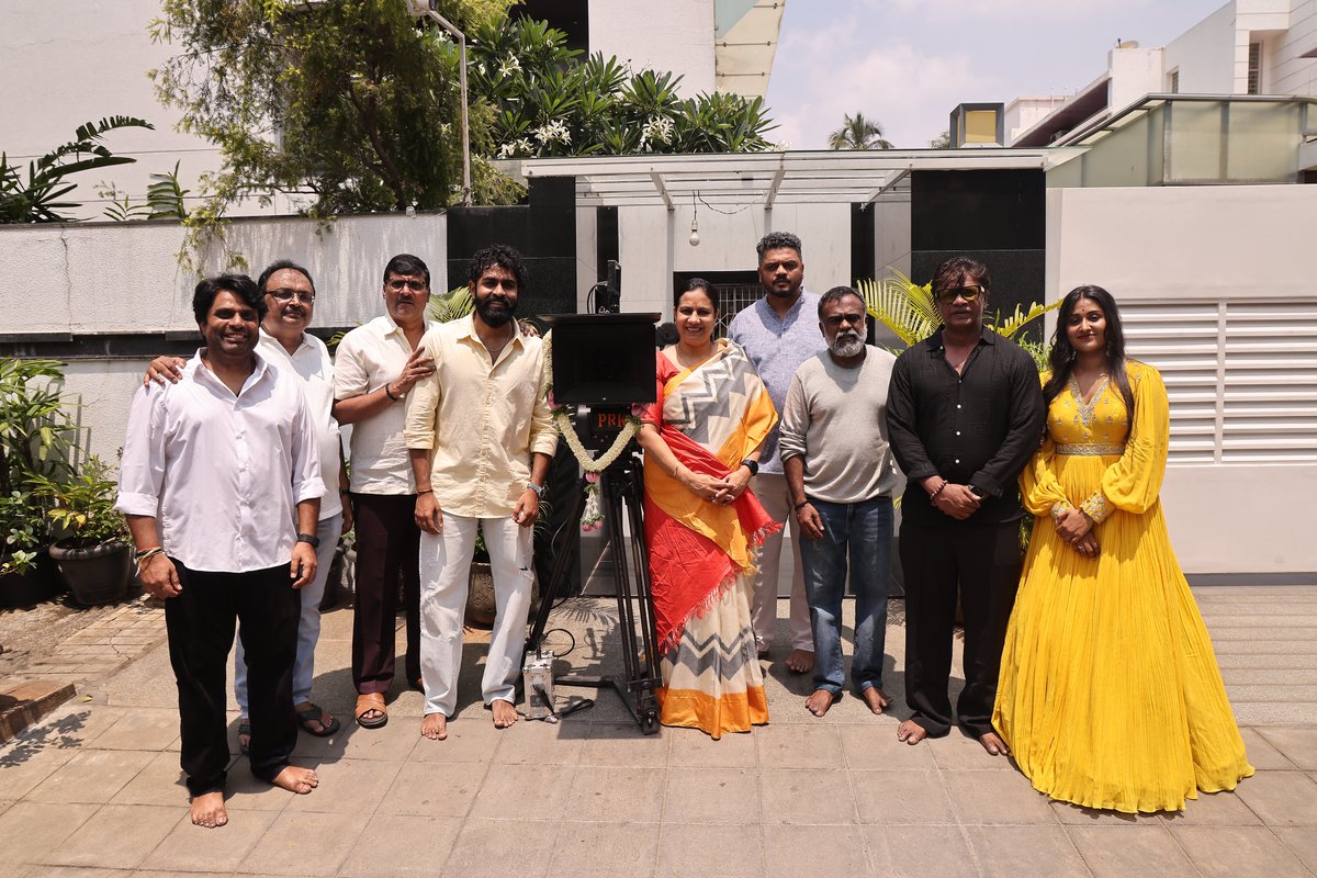 KRG_Studios's tweet photo. ನಮ್ಮ ಮುಂದಿನ ಚಿತ್ರದ ಪೂಜೆ ಇಂದು ಅಕ್ಷಯ ತೃತೀಯ ಶುಭದಿನದಂದು ನೆರವೇರಿತು! 🤩
ಎಂದಿನಂತೆ ನಿಮ್ಮ ಹಾರೈಕೆಗಳು, ಆಶೀರ್ವಾದಗಳು ನಮ್ಮ ತಂಡದ ಮೇಲೆ ಸದಾ ಹೀಗೆ ಇರಲಿ! https://t.co/dCmNghvloY