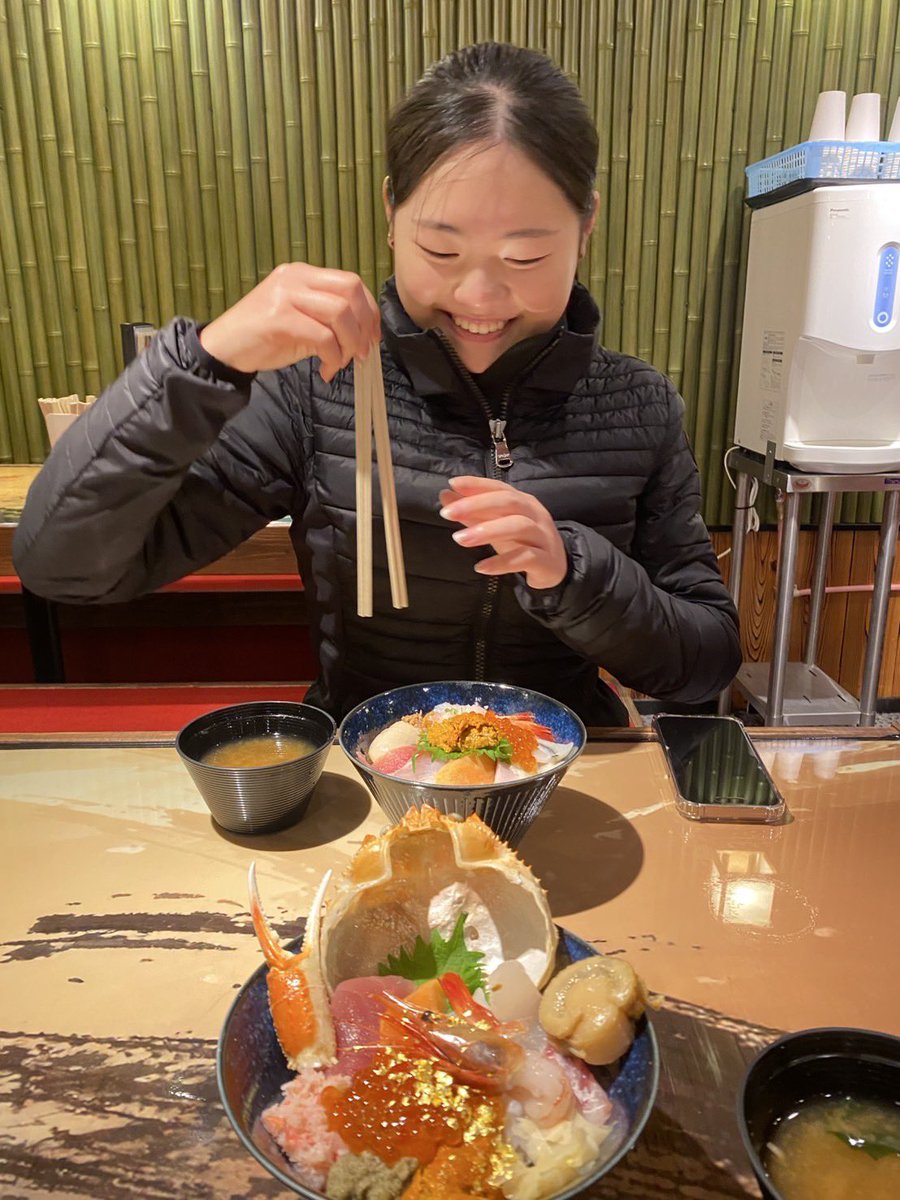 部員紹介2人目

【名前】　奥野友莉菜
【学部学年】　商学部1年
【誕生日】　2月18日
【所持級】　7級
【趣味や特技】　料理
【得意なエレメンツ】　スケーティング
【一言】　もう一段階上のスケートを目指して頑張ります！

#明治大学　#やっぱり明治がナンバーワン　#や明N1 #フィギュアスケート