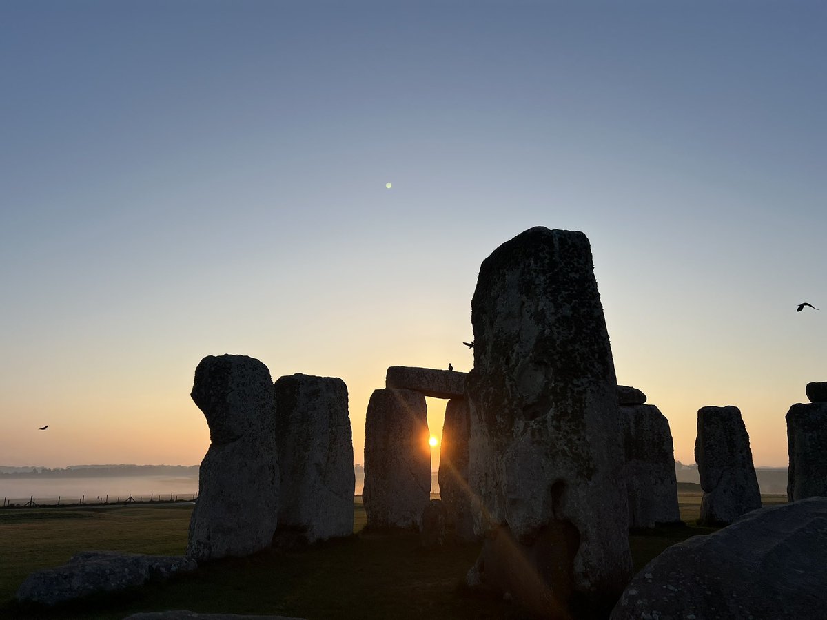 Sunrise at Stonehenge today (30th April ) was at 5.41am, sunset is at 8.28pm ☀️