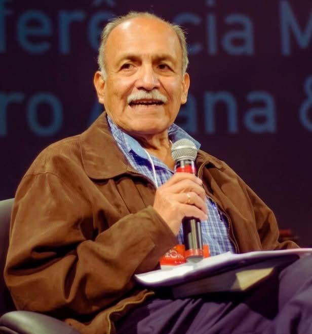 Samuel Escobar fue llamado ayer a la presencia de su Señor. Su legado en el pensamiento evangélico iberoamericano, en la misionología y la teología, es tremendo. Tuve el privilegio de tenerlo como profesor en Ibste y de compartir algunas charlas. Un gran hombre de Dios.