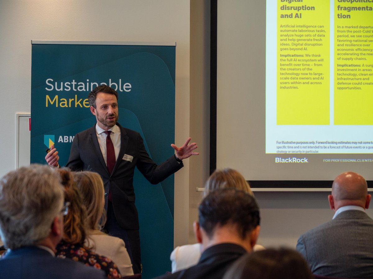 Onze Sustainable &amp; Transition Solutions Director, Ita Demyttenaere, sprak tijdens ABN Amro’s Climate Risk Roundtable. Als langetermijnbeleggers namens onze klanten helpen we hen marktdynamiek te navigeren, risico’s te beheersen en kansen op lange termijn te benutten.
