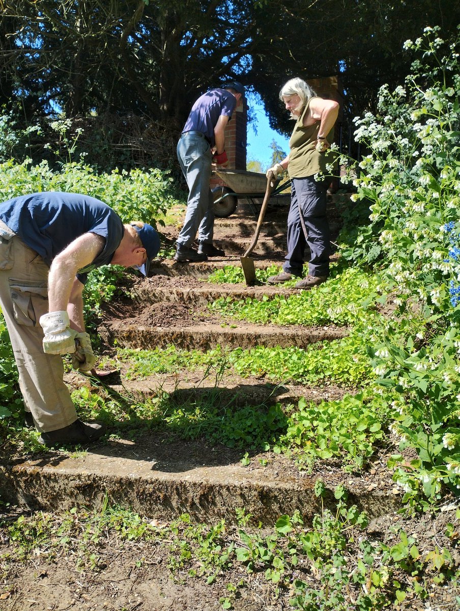 GreenwaysProj's tweet image. The start of improvements to a footpath in Tuddenham St Martin, for @suffolkcc Resurfacing with crushed stone to follow next week. Many thanks to the volunteers working in the heat and dust! @EastSuffolk @IpswichGov #volunteers #pathwork