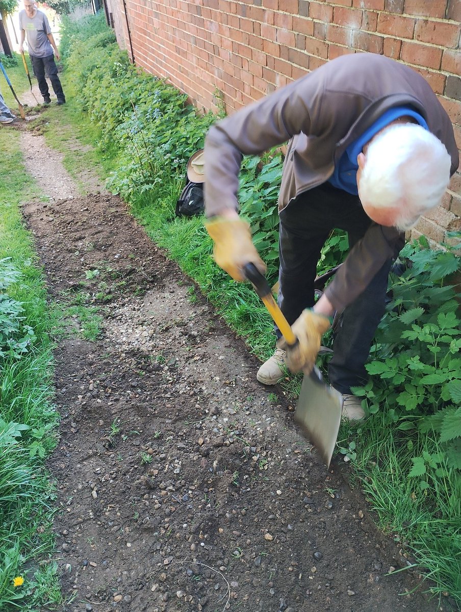 GreenwaysProj's tweet image. The start of improvements to a footpath in Tuddenham St Martin, for @suffolkcc Resurfacing with crushed stone to follow next week. Many thanks to the volunteers working in the heat and dust! @EastSuffolk @IpswichGov #volunteers #pathwork