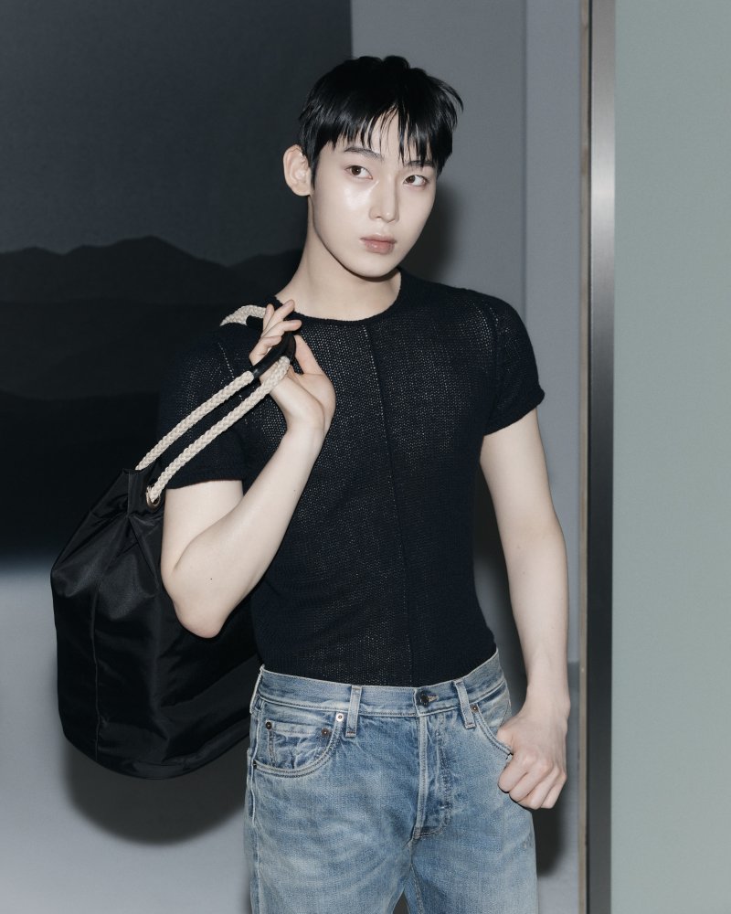 ENHYPEN_INA's tweet photo. [ W KOREA ]

PRADA x ENHYPEN untuk W Korea — Behind dari KakaoTalk Prada (1/2)

#ENHYPEN #엔하이픈 @ENHYPEN_members @ENHYPEN https://t.co/f07EMcUvpQ