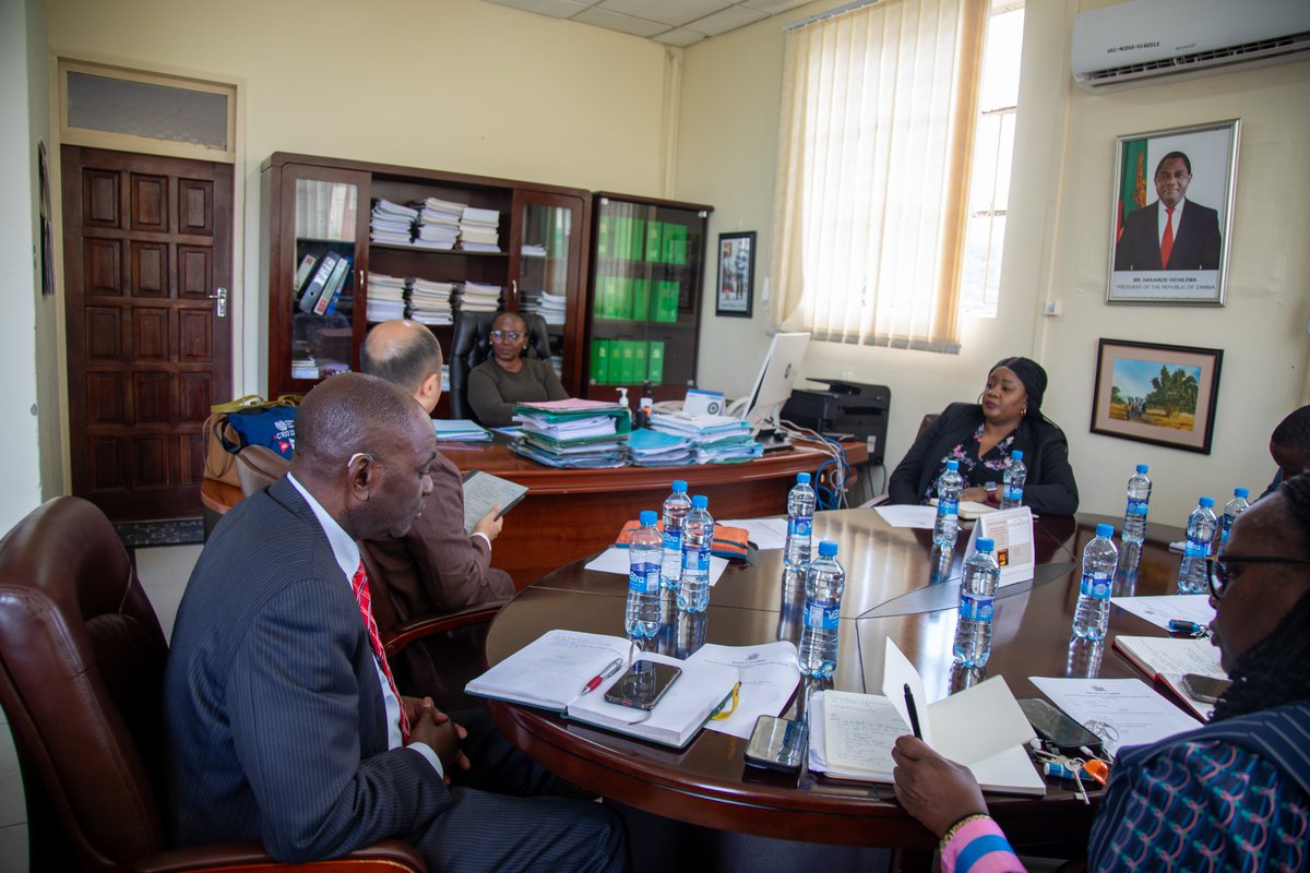 📢Mr. Koh, ILO Social Protection Manager paid a courtesy call on Ms. Kawandami, Permanent Secretary <a href="/MCDSS_ZAMBIA/">Ministry of Community Development &Social Services</a>

📌She appreciated ILO's contribution towards impactful programs like SCT, Single Window Initiative &amp; CashPlus that are transforming lives &amp; reducing poverty 🇨🇭🇮🇪🇬🇧🇸🇪