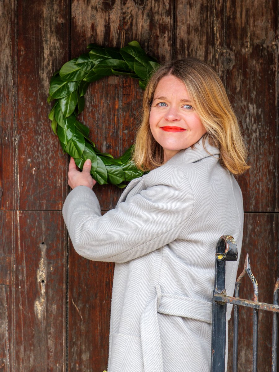 Thank you to our friends at the Frankfurter Goethe-Haus for the traditional gift of a wreath to honour Shakespeare's birthday and celebrate the connection between our two authors.

Find out more about this long-standing custom here: bit.ly/3N14nds