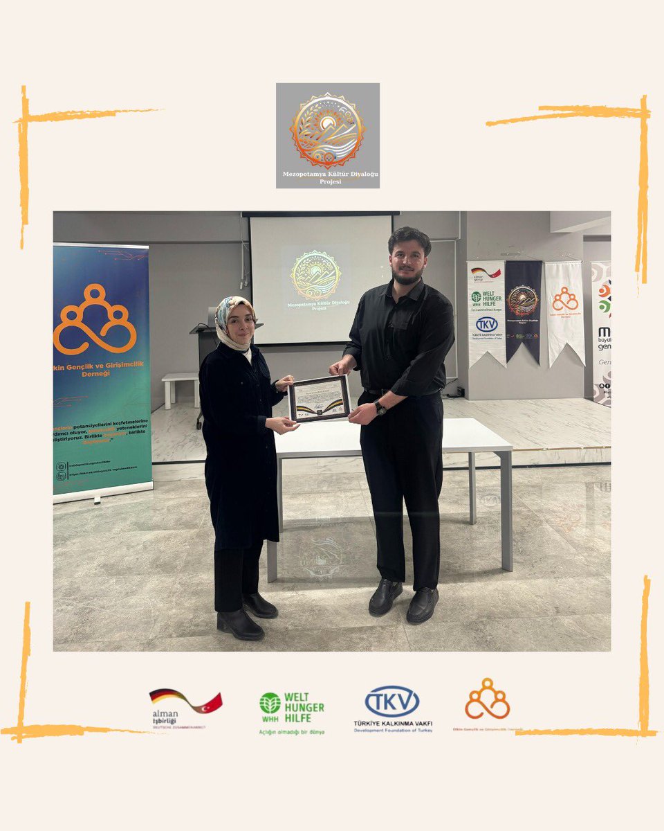 Mezopotamya Kültür Diyaloğu Projesi süresince bizlere destek olan, Mardin Büyükşehir Belediyesi Gençlik Merkezi Müdiresi, Sayın Şeyma Deniz Barık'a katkılarından ötürü teşekkür ederek belgemizi takdim ettik.