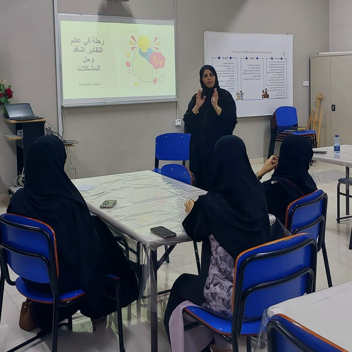 MuscatUnit's tweet photo. #تعليمية_مسقط
في إطار تطوير الكفاءات المهنية وتعزيز تبادل الخبرات بين المعلمات، نُفذ يوم الثلاثاء الموافق 29 أبريل 2025م برنامج الزيارات التبادلية لمادة تقنية المعلومات، وذلك في مدرسة القرم للتعليم الأساسي (5–9). وقد نظمت البرنامج مشرفة المادة الأستاذة شيخة اليحمدية، بحضور عدد https://t.co/MDdAjL7vIM