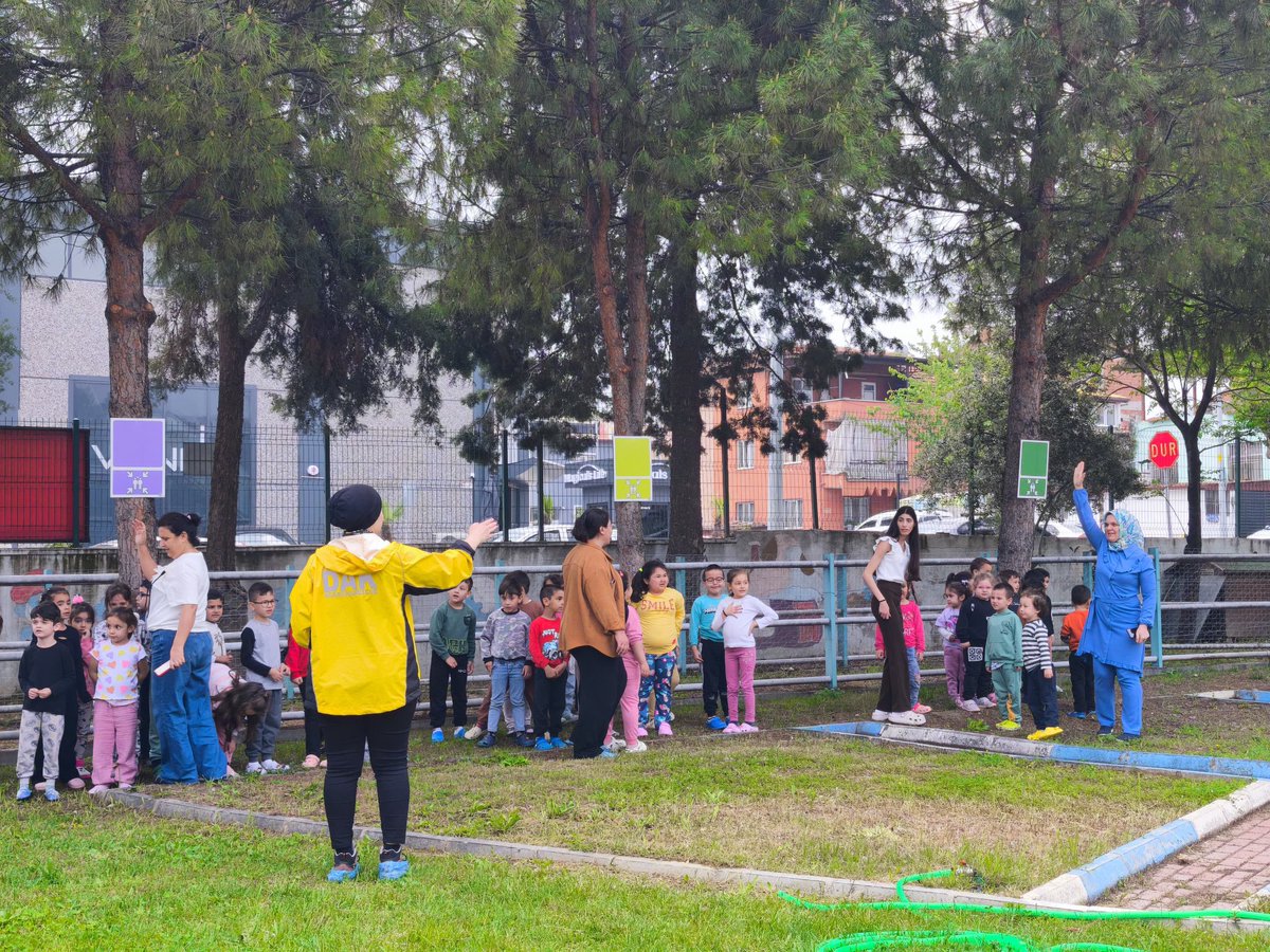 DAGDAKSAR's tweet photo. Seminer birimimiz tarafından Merkezefendi Belediyesi Sümer-Sevindik Anaokulu 12 öğretmen/personel ve 118 öğrencisine deprem bilinçlendirme semineri verilmiştir. Çocuklarımızı afet bilinci ile yetiştirmek için çalışmalarımızı sürdürüyoruz. #denizli #dak #dagaramakurtarma https://t.co/YmOEMyYZBC