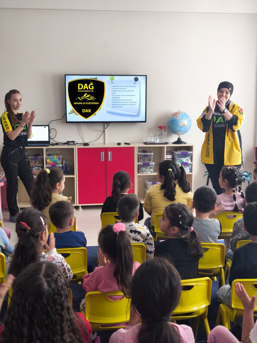 DAGDAKSAR's tweet photo. Seminer birimimiz tarafından Merkezefendi Belediyesi Sümer-Sevindik Anaokulu 12 öğretmen/personel ve 118 öğrencisine deprem bilinçlendirme semineri verilmiştir. Çocuklarımızı afet bilinci ile yetiştirmek için çalışmalarımızı sürdürüyoruz. #denizli #dak #dagaramakurtarma https://t.co/YmOEMyYZBC